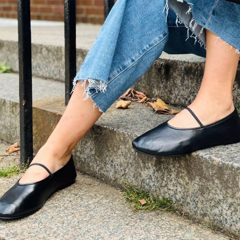 Seychelles Elegant Black Flats (Neon Moon)